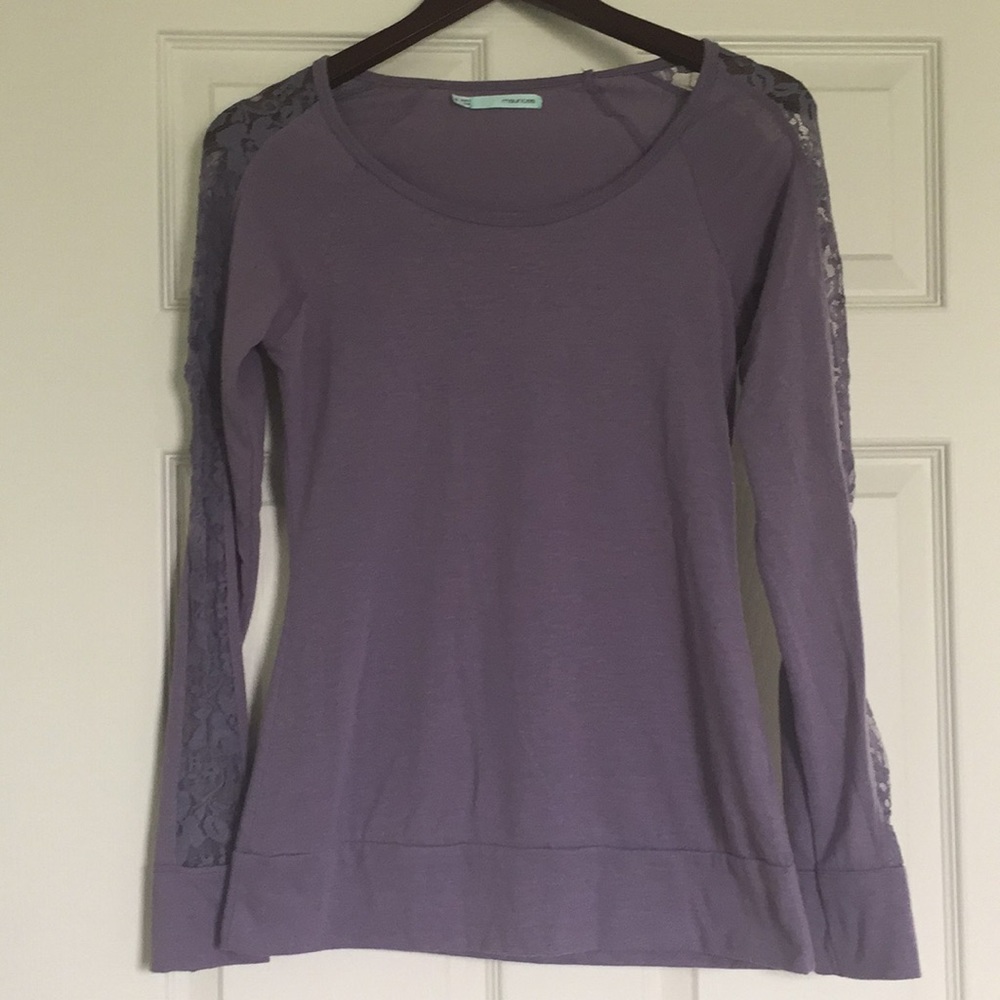 Long sleeve with lace detail